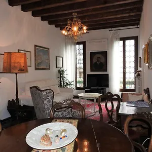 La Poetessa Apartment